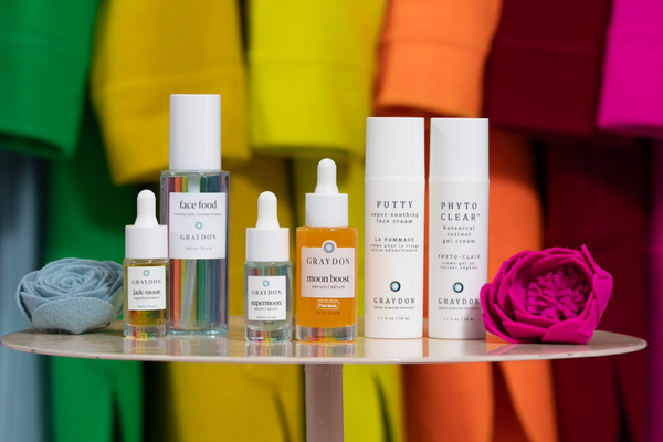 Holiday Glow Essentials: Skincare Gifts for Luminous, Healthy-Looking Skin
